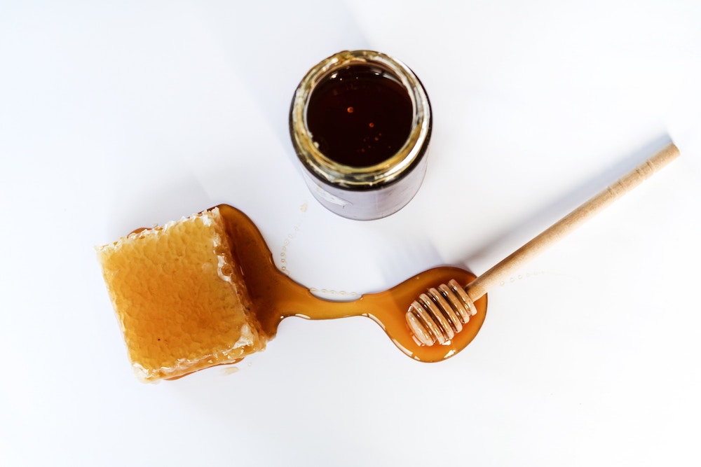 Gommage pour un peau satinée, à base de marc de café et de miel